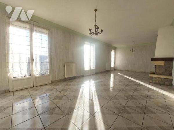 A VENDRE - MAISON 4 CHAMBRES- COSSE LE VIVIEN