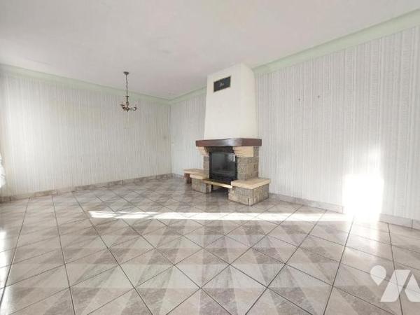 A VENDRE - MAISON 4 CHAMBRES- COSSE LE VIVIEN