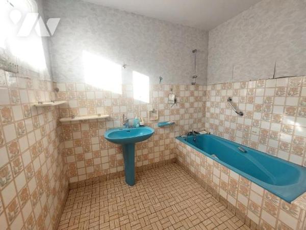 A VENDRE - MAISON 4 CHAMBRES- COSSE LE VIVIEN