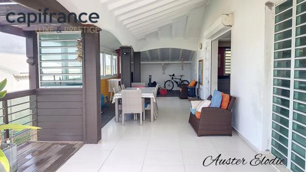 Villa T4 de 150 m2 et sa dépendance T3 de 100 m2 vue mer