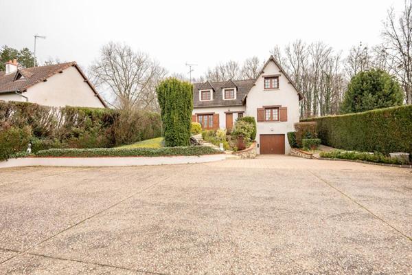 LIEUX UNIQUES ® x PROPRIÉTÉS PRIVÉES PROPOSE TRES BELLE MAISON CONTEMPORAINE DE 195 M² - CELLETTES