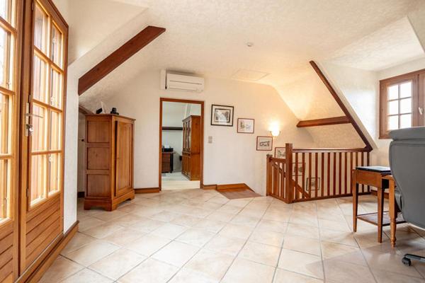 LIEUX UNIQUES ® x PROPRIÉTÉS PRIVÉES PROPOSE TRES BELLE MAISON CONTEMPORAINE DE 195 M² - CELLETTES