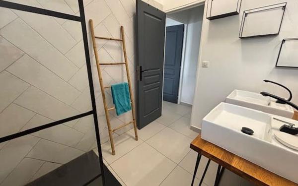 Appartement à louer    3 pièces •  Le Moule