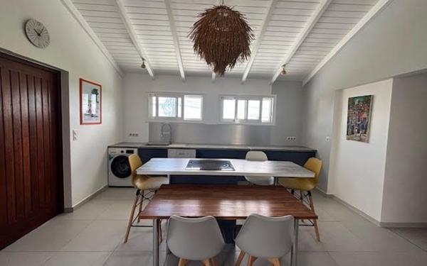 Appartement à louer    3 pièces •  Le Moule