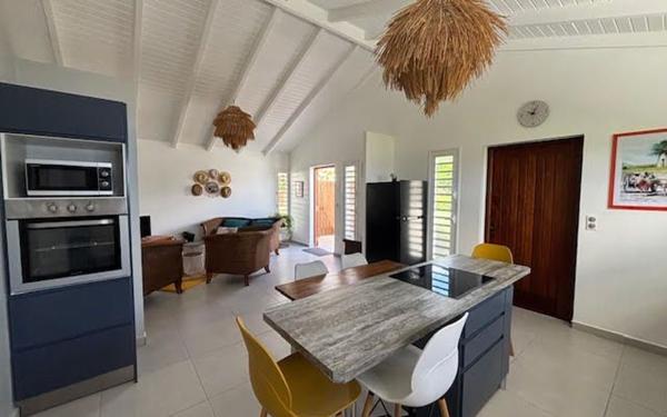 Appartement à louer    3 pièces •  Le Moule