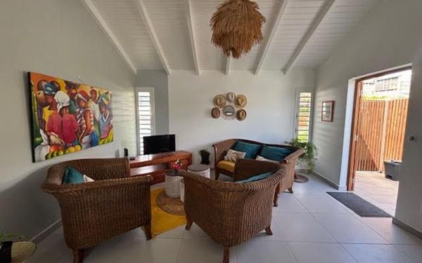 Appartement à louer    3 pièces •  Le Moule