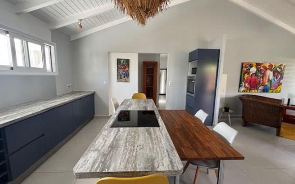 Appartement à louer    3 pièces •  Le Moule