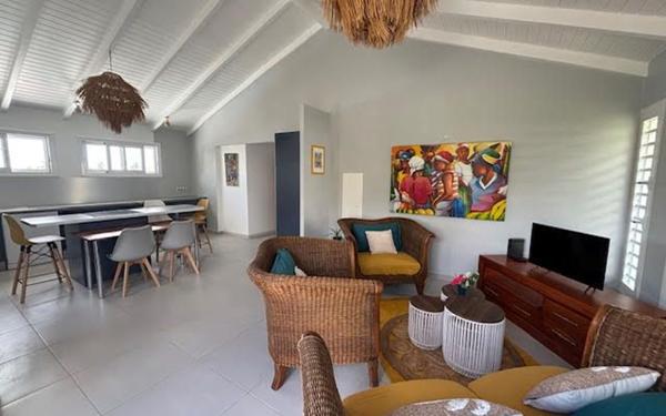 Appartement à louer    3 pièces •  Le Moule