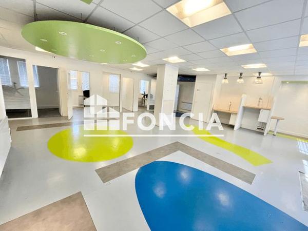 À vendre Local commercial 134.05 m² - Paris 75015