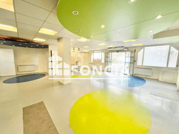 À vendre Local commercial 134.05 m² - Paris 75015