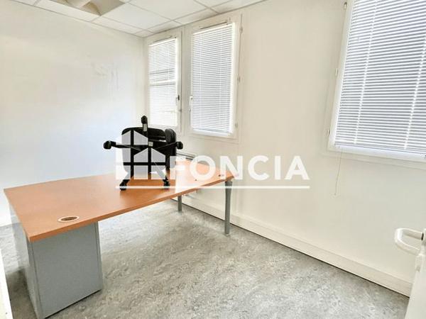 À vendre Local commercial 134.05 m² - Paris 75015