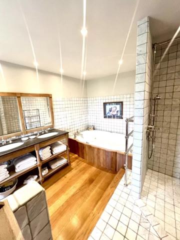 Près de Fezensac – Ferme restaurée avec soin dans un endroit paisible avec vue sur les vallées et les Pyrénées