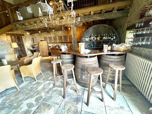 Près de Fezensac – Ferme restaurée avec soin dans un endroit paisible avec vue sur les vallées et les Pyrénées