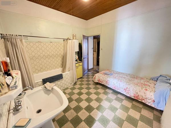 Immeuble à vendre à Manosque dans les Alpes-de-Haute-Provence (04100), ref : 025/1932   
Centre ville