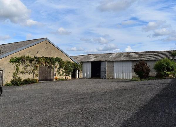 Vente                                                      Ferme
                        
                                         154 m2                     à Adriers