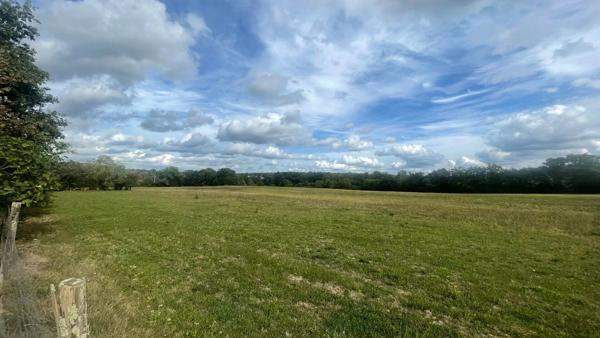 Vente                                                      Ferme
                        
                                         154 m2                     à Adriers