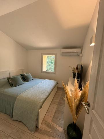 Maison Simiane Collongue 3 pièce(s) - jardin - piscine - Calme absolu.