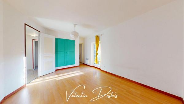 SECTEUR CARCASSONNE - IMMEUBLE MIXTE, COMMERCE LOUE, LOGEMENT LIBRE