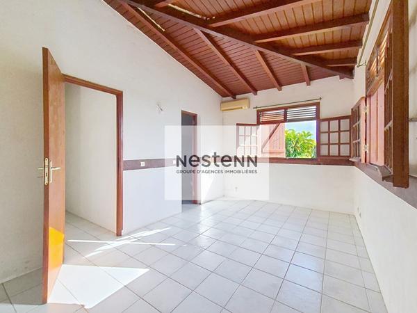 A VENDRE au Lamentin Maison composée de 2 logements de 4 pièces