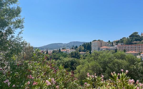 Appartement à vendre    3 pièces •  Hyères
