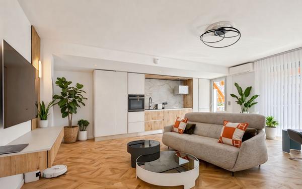 Appartement à vendre    2 pièces • 53 m2 Vallauris