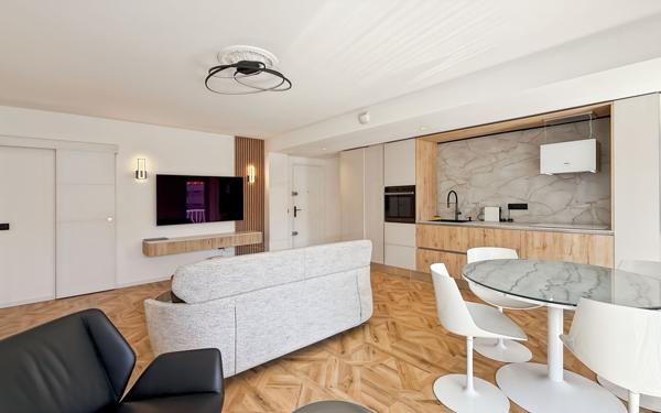 Appartement à vendre    2 pièces • 53 m2 Vallauris