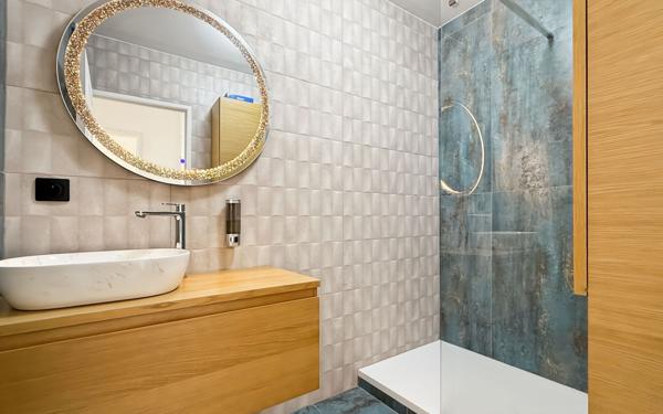 Appartement à vendre    2 pièces • 53 m2 Vallauris