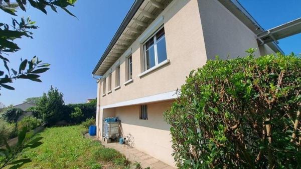 Maison à vendre à Montbrison dans la Loire (42600), ref : 090/438   
MONTBRISON - Centre ville