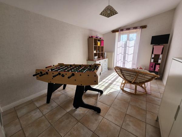 Sainte-Gemme-la-Plaine (85400) Maison en pierre coup de cœur avec 6 chambres et double garage