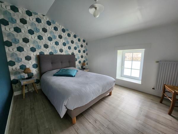 Sainte-Gemme-la-Plaine (85400) Maison en pierre coup de cœur avec 6 chambres et double garage