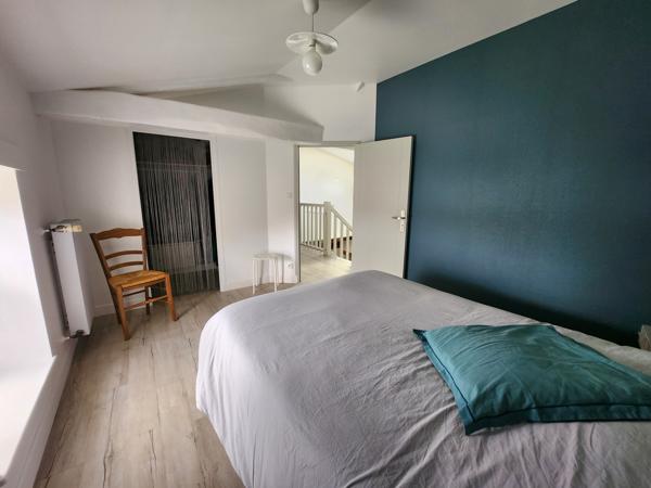 Sainte-Gemme-la-Plaine (85400) Maison en pierre coup de cœur avec 6 chambres et double garage