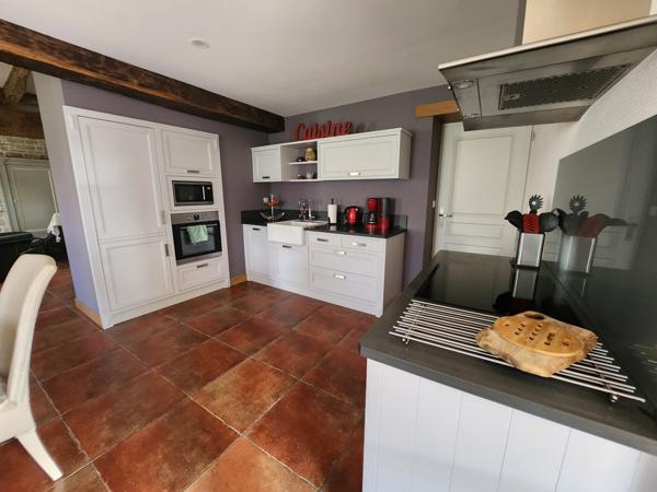 Sainte-Gemme-la-Plaine (85400) Maison en pierre coup de cœur avec 6 chambres et double garage