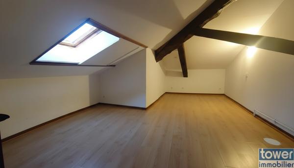 DUPLEX 103 M2 donnant sur COUR - HAUT BD GAMBETTA CAHORS 46000