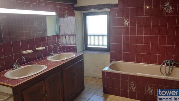 DUPLEX 103 M2 donnant sur COUR - HAUT BD GAMBETTA CAHORS 46000