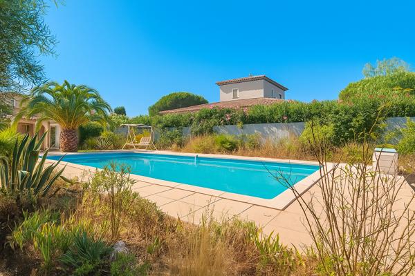 Saint-Aygulf Villa plain-pied 3 chambres garage piscine boulodrome