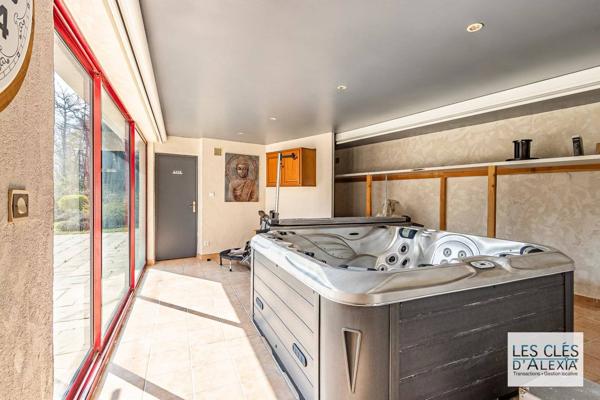 Maison de caractère avec grand terrain de 4 600 m² et nombreuses prestations