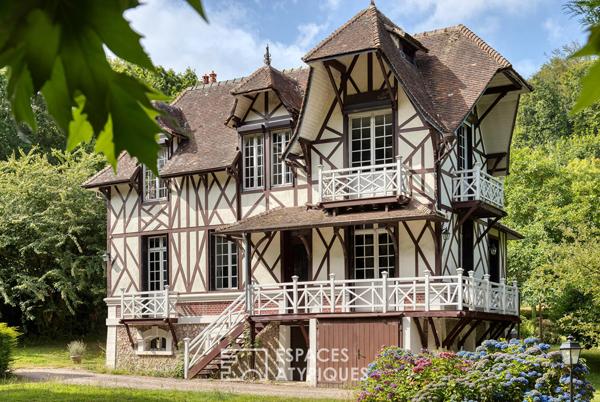 Élégante villa anglo-normande dans son écrin végétal à proximité de la mer