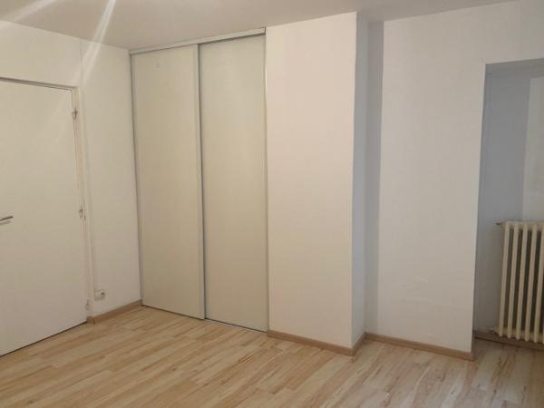 T2- Elbeuf  390/mois Charges comprises avec cour commune