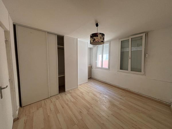 T2- Elbeuf  390/mois Charges comprises avec cour commune