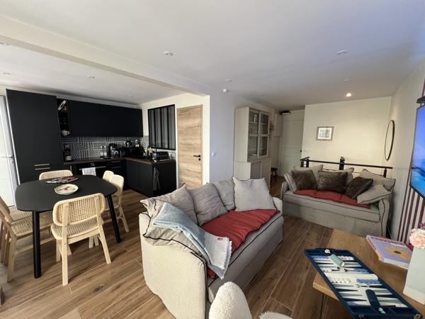 Saint-Tropez (83990) Saint-Tropez, très beau T4 avec terrasse, à proximité du centre.