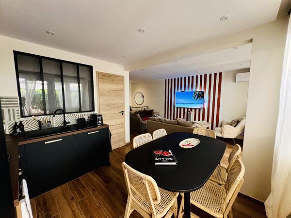 Saint-Tropez (83990) Saint-Tropez, très beau T4 avec terrasse, à proximité du centre.