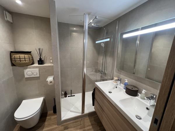 Saint-Tropez (83990) Saint-Tropez, très beau T4 avec terrasse, à proximité du centre.