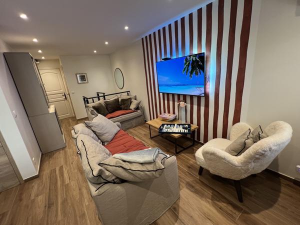 Saint-Tropez (83990) Saint-Tropez, très beau T4 avec terrasse, à proximité du centre.