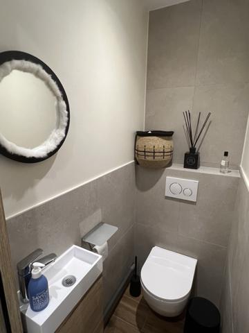 Saint-Tropez (83990) Saint-Tropez, très beau T4 avec terrasse, à proximité du centre.