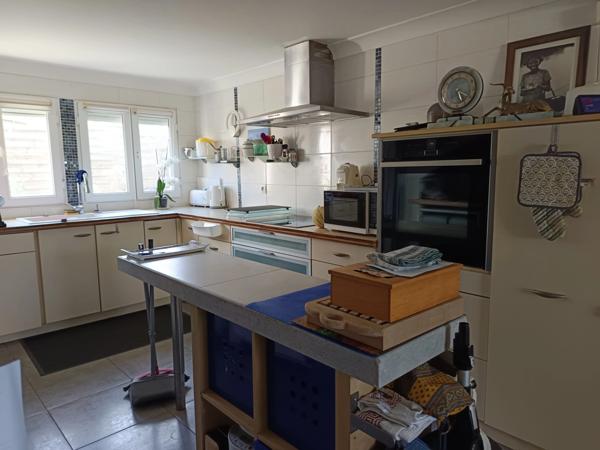 MAISON 4 CHAMBRES SUR DEUX NIVEAUX CENTRE VILLE