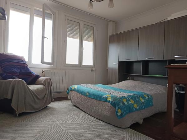 MAISON 4 CHAMBRES SUR DEUX NIVEAUX CENTRE VILLE