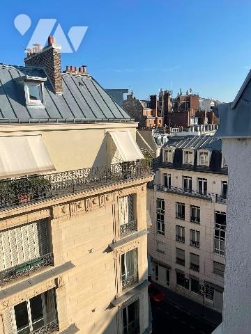 Paris XVIe – Rue de la Tour – PASSY / TROCADÉRO -Studio en étage élevé avec ascenseur et vue dégagée