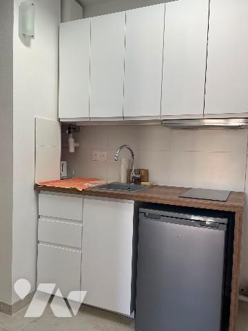 Paris XVIe – Rue de la Tour – PASSY / TROCADÉRO -Studio en étage élevé avec ascenseur et vue dégagée