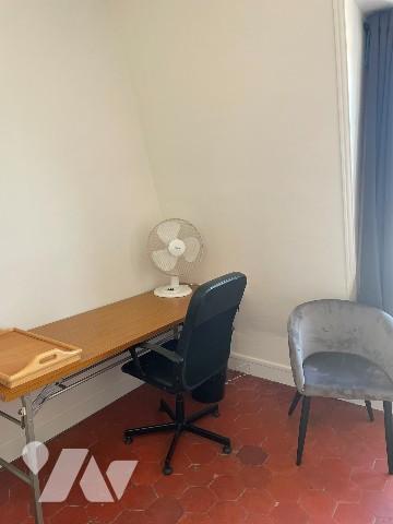 Paris XVIe – Rue de la Tour – PASSY / TROCADÉRO -Studio en étage élevé avec ascenseur et vue dégagée