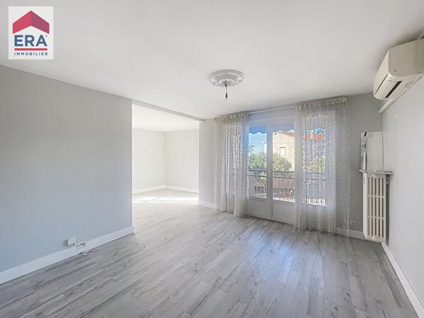 A VENDRE MARSEILLE 13014 SAINTE MARHE APPARTEMENT TYPE 4 AVEC BALCON .